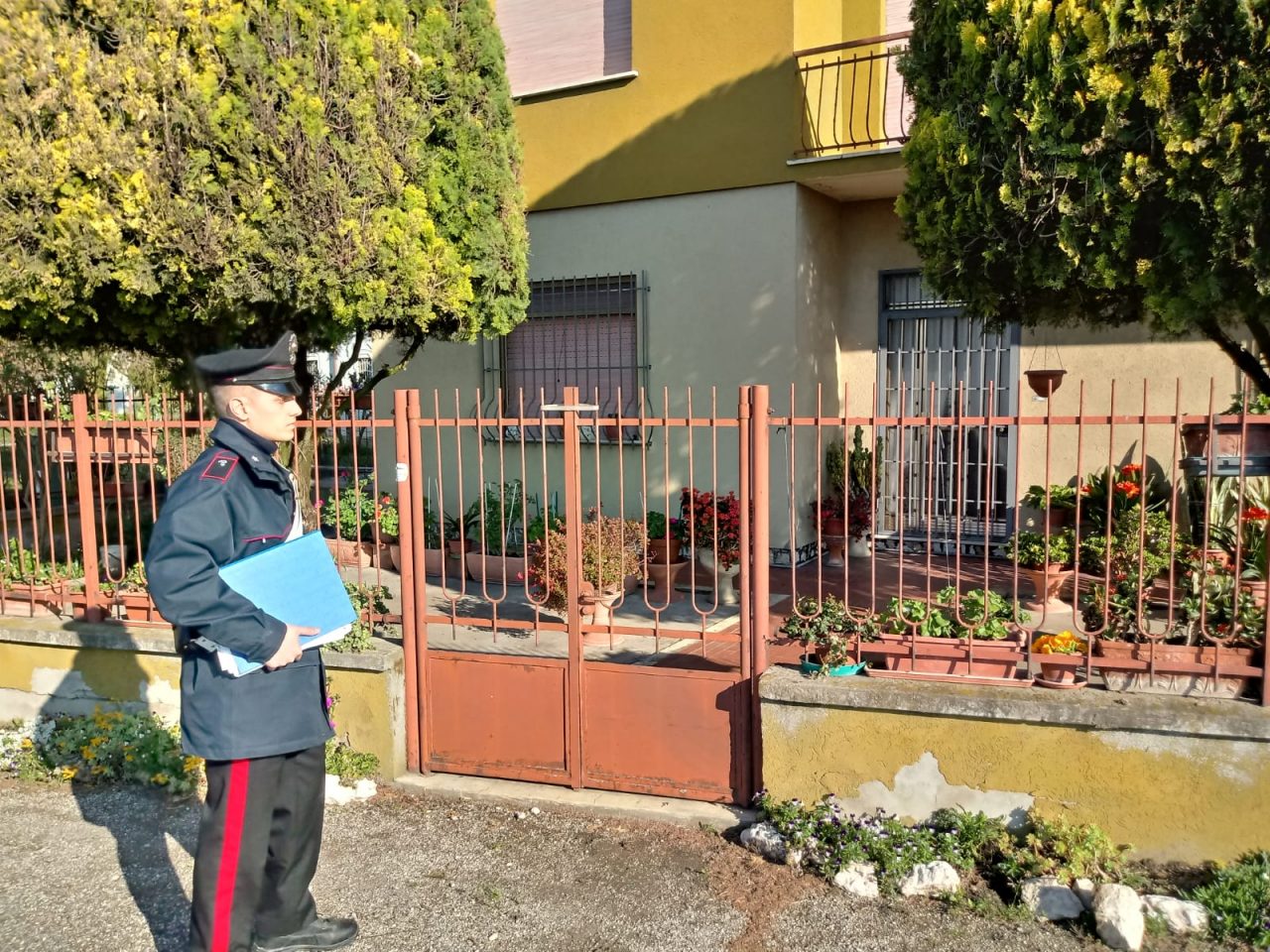 In Italia con permesso umanitario sorpreso a rubare in casa a Bonavigo