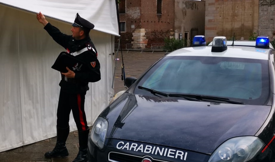 Rubano da uno stand della manifestazione La Piazza dei Sapori arrestati