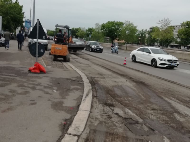 Cantiere in Lungadige Galtarossa per il nuovo asfalto