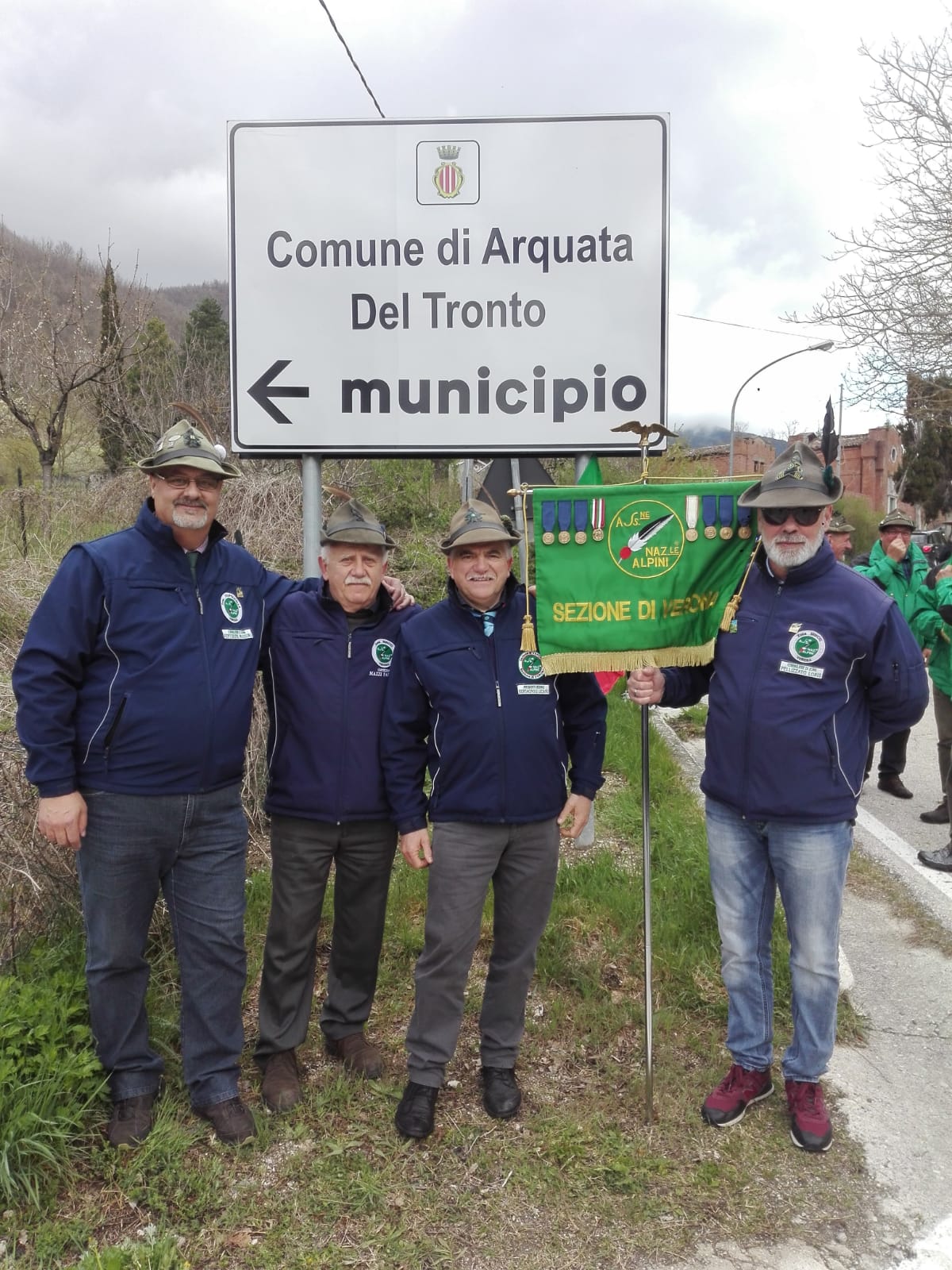 la delegazione veronese con il presidente Bertagnoli (al centro vicino al vessillo)