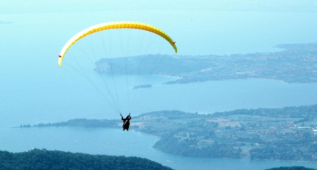 Cade in parapendio mentre si trova a Tratto Spino, trasportato all’ospedale di Trento