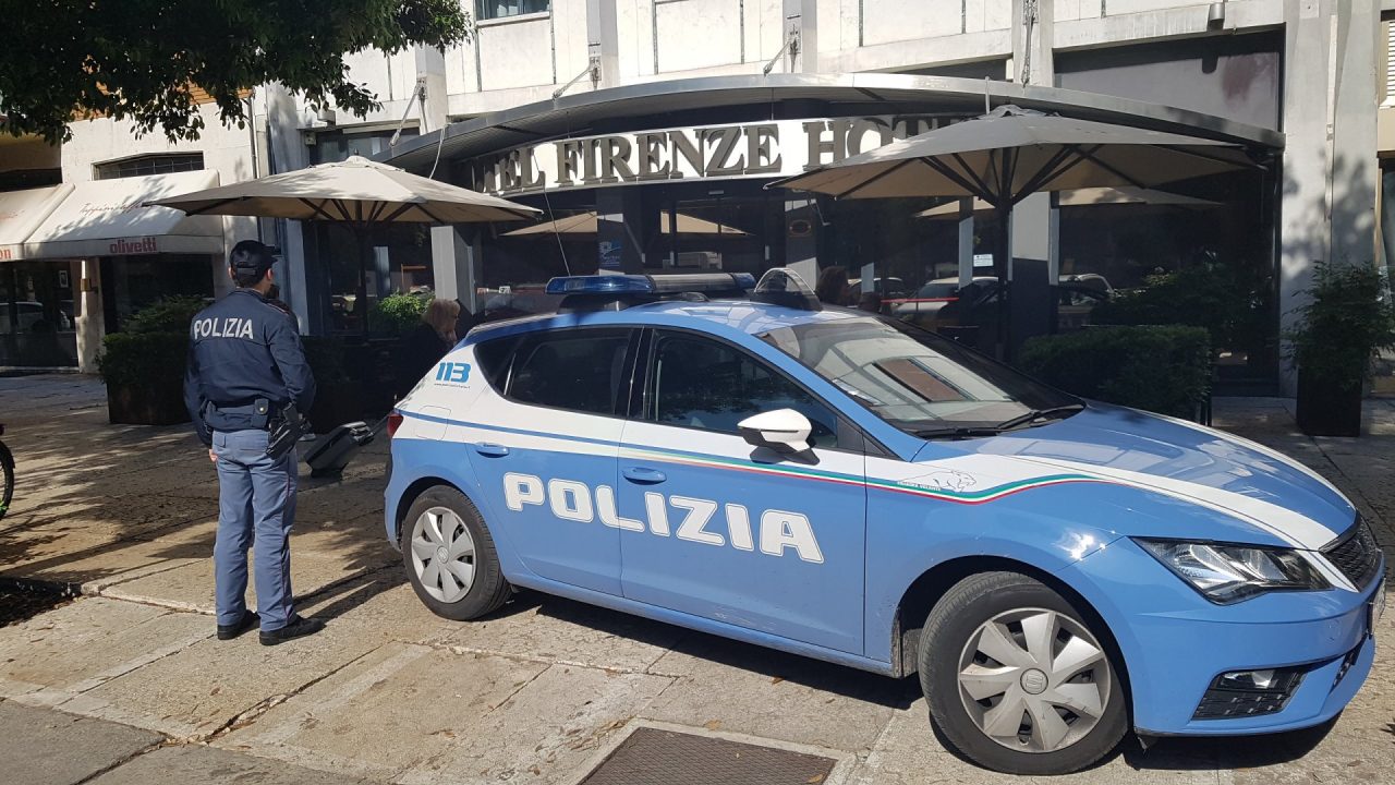 Il Lupin degli alberghi fermato a Verona con 39 tessere per entrare nelle stanze