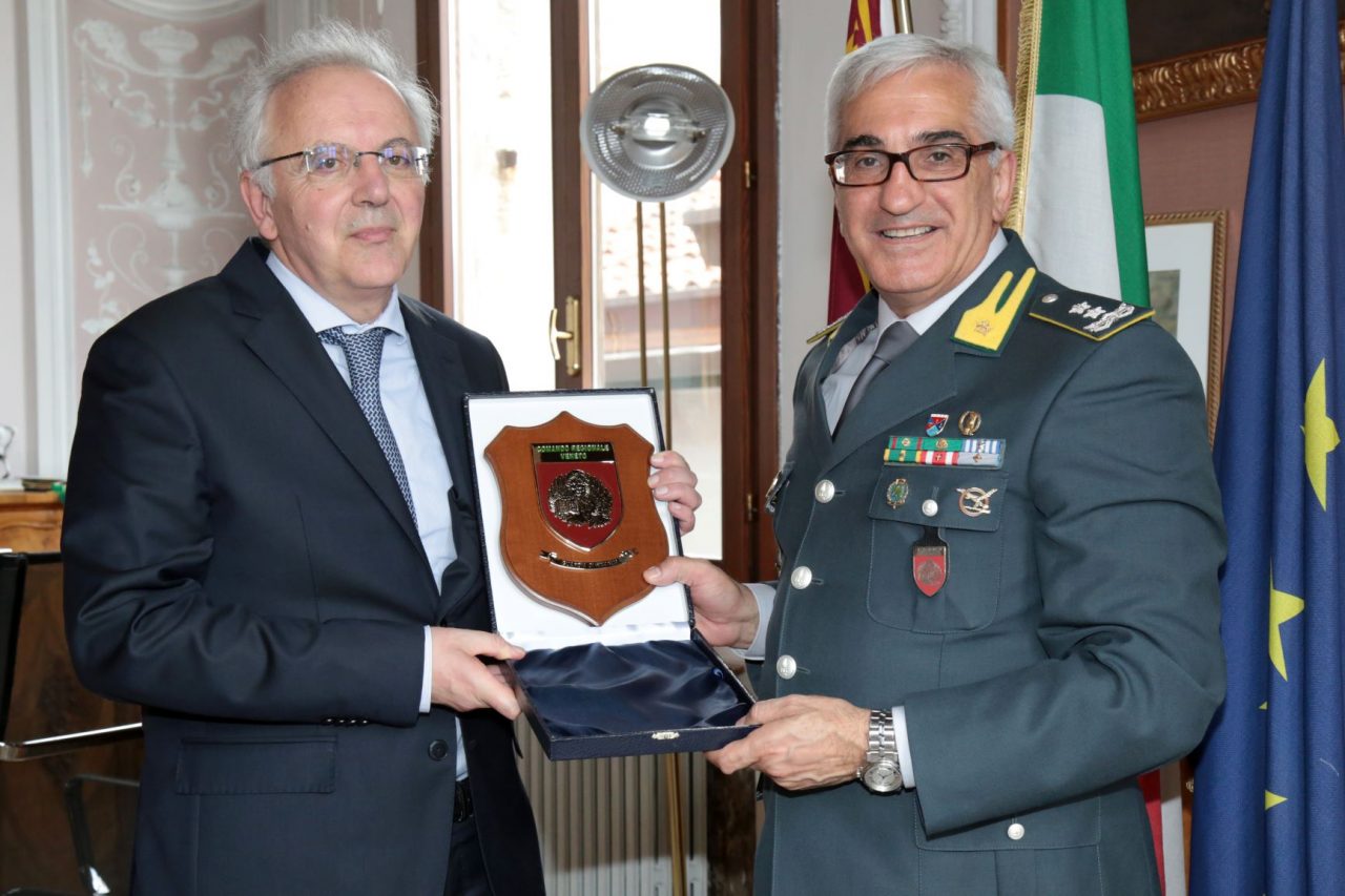 Prefetto in visita al Comando Regionale della Guardia di Finanza