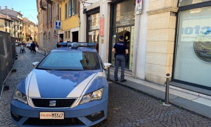 Marocchino ruba nei negozi del centro: incastrato dalle telecamere e arrestato
