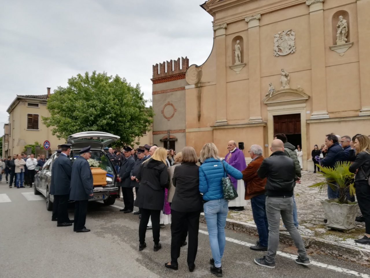 Veronella piange Ciono