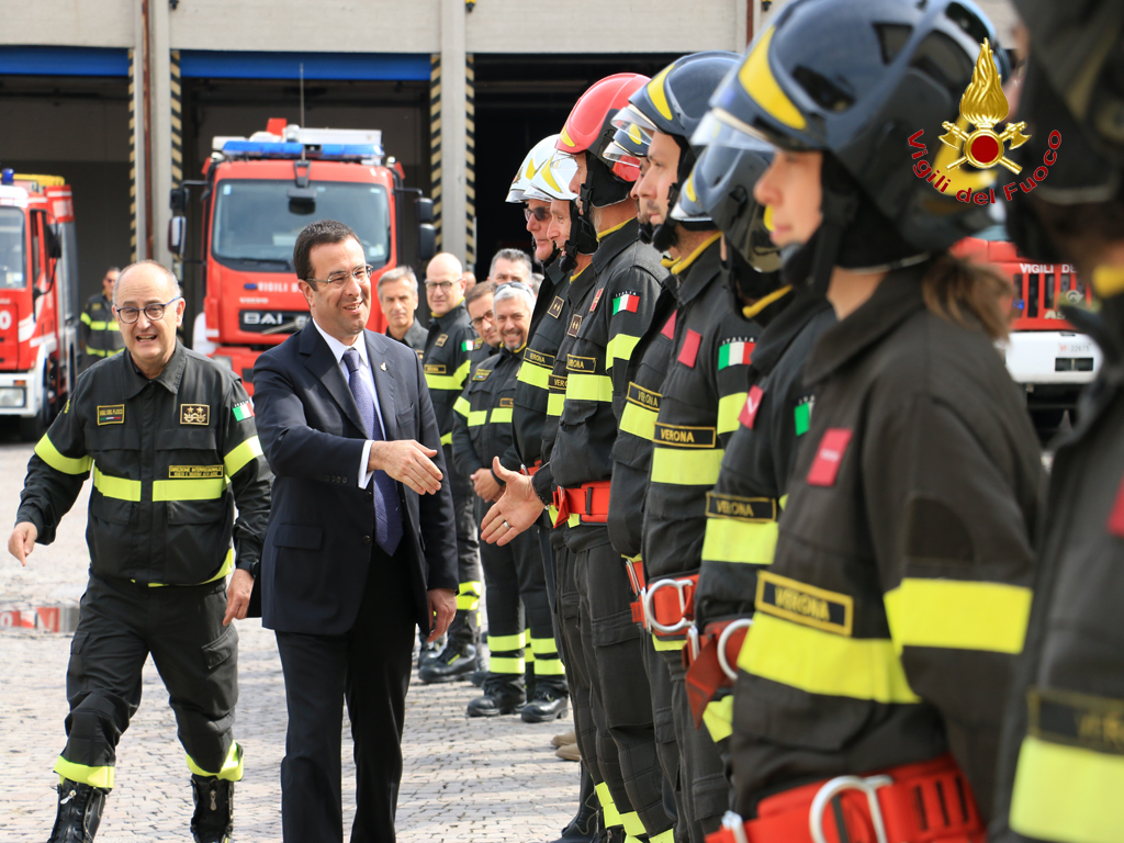 Comando provinciale dei vigili del fuoco, in visita il sottosegretario all’Interno. LE FOTO
