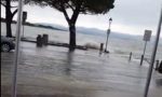 Maltempo, Lago di Garda raggiunge livelli impressionanti: strade allagate a Peschiera VIDEO