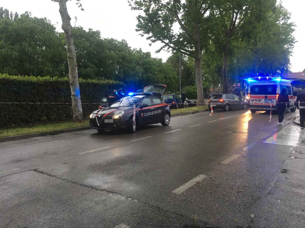 Frontale a Legnago, guidatore abbandona l’auto
