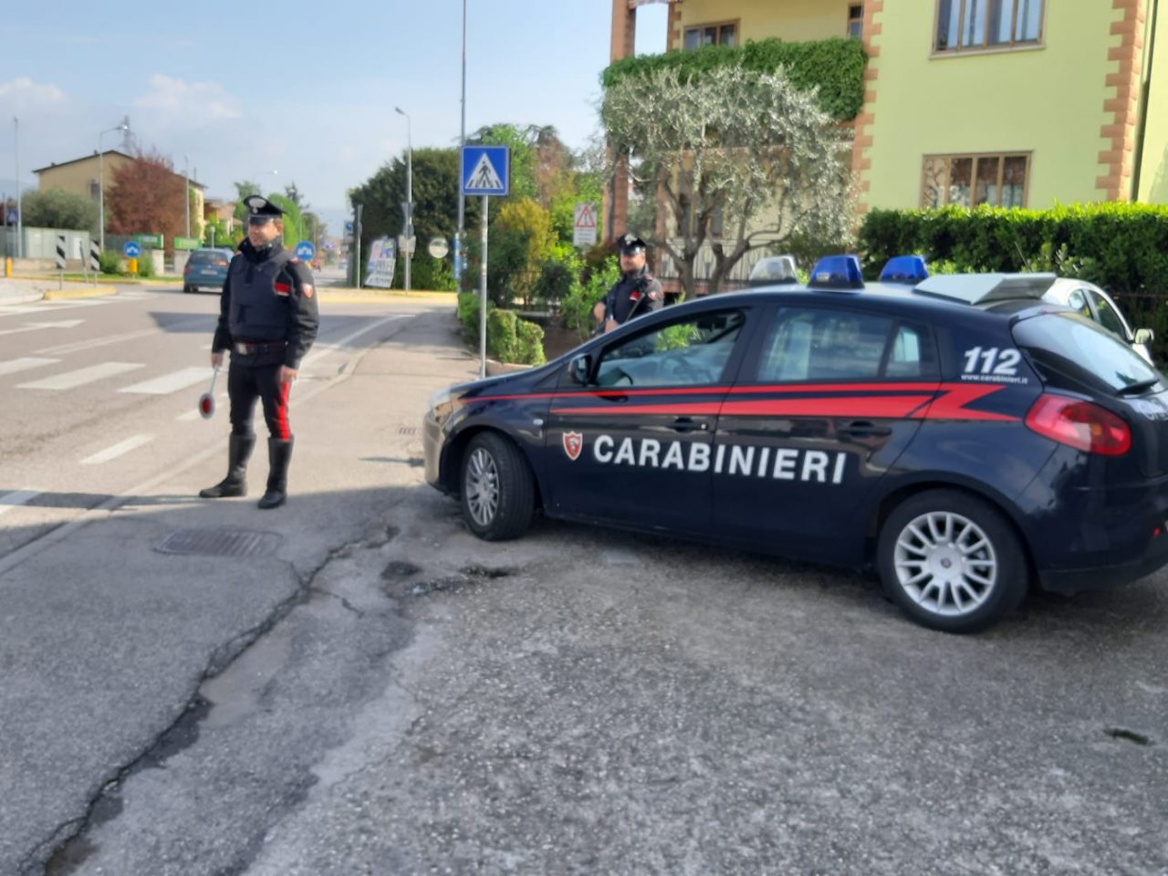 Litiga con la compagna e poi aggredisce i Carabinieri a San Bonifacio