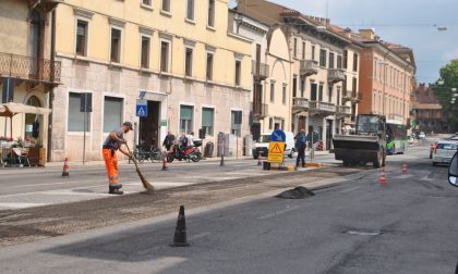 Nuovo asfalto in Corso Porta Palio a Verona