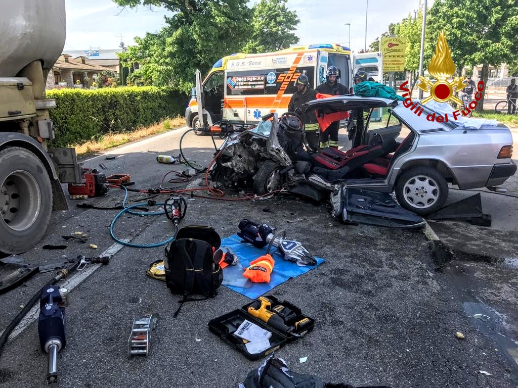 Auto contro camion a Mozzecane atterra l’elisoccorso