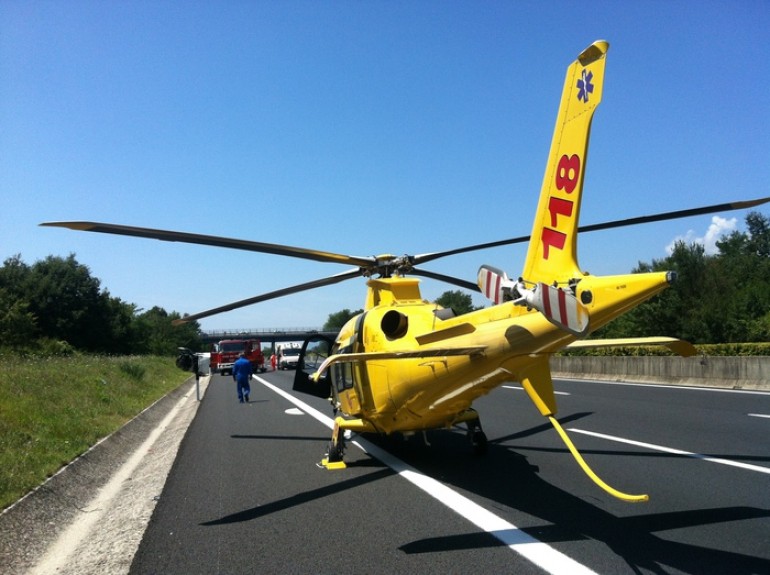 Incidente tra auto e tre mezzi pesanti in Transpolesana
