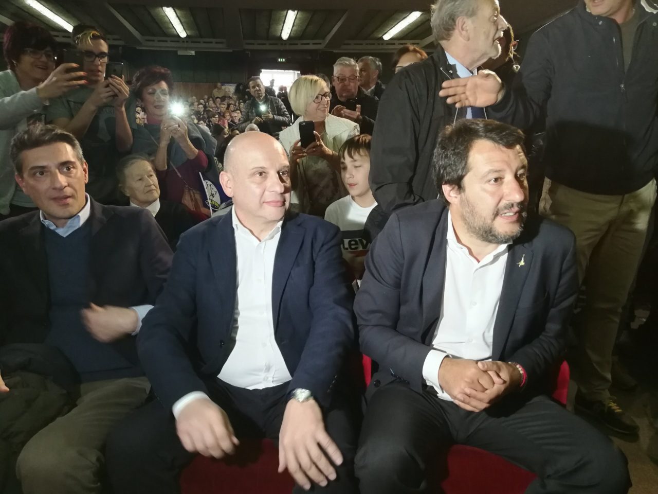 Salvini a San Bonifacio per Ferrarese bagno di folla e teatro pieno FOTO e VIDEO