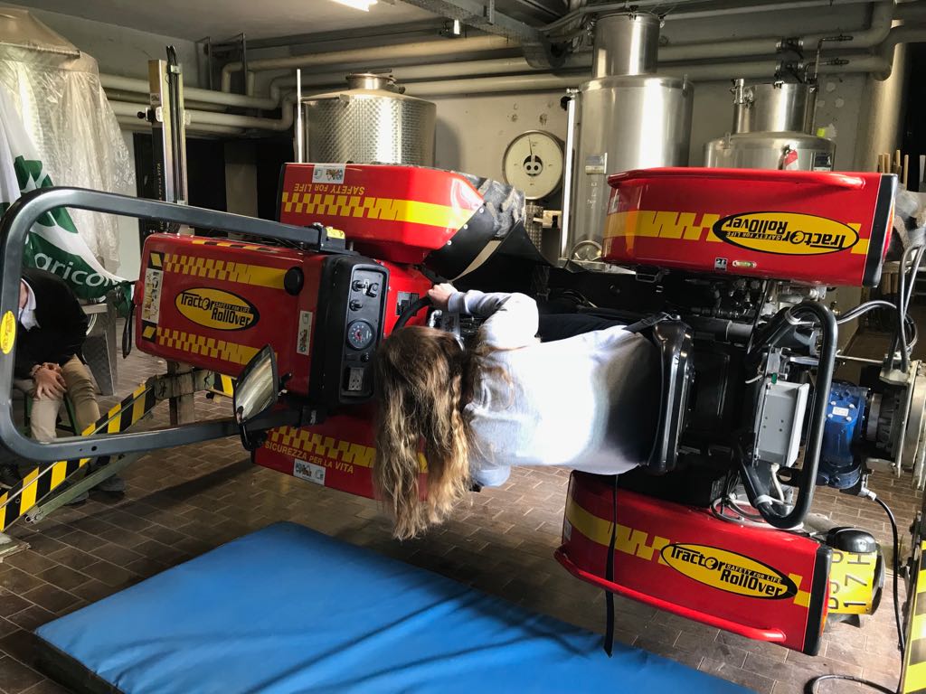 Alla scuola Bentegodi: simulazioni di caduta con il trattore