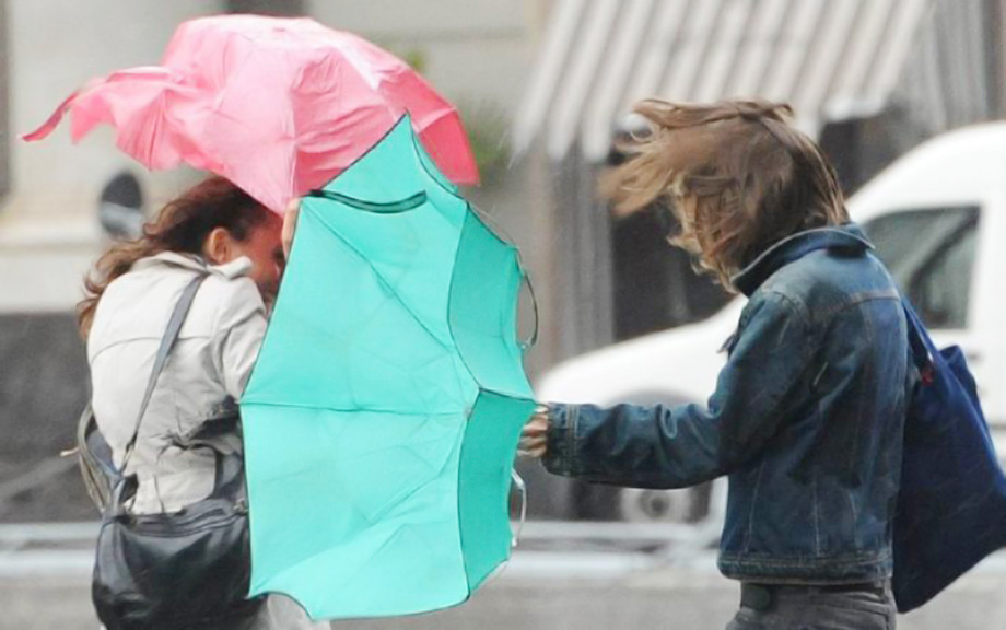 Stato di attenzione per precipitazioni e forte vento