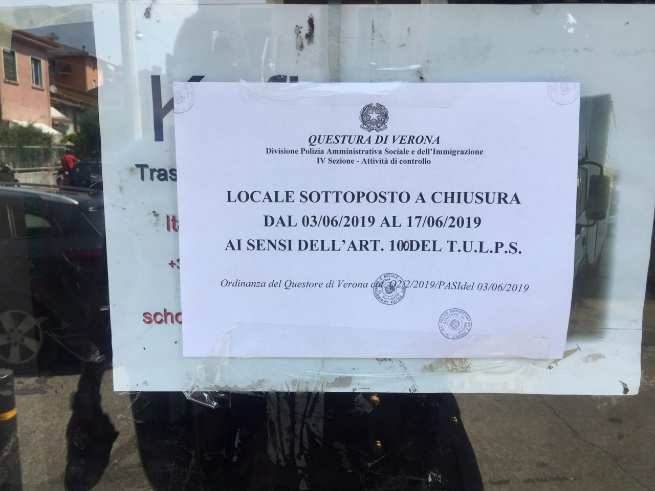 Il negozio è stato chiuso dalla Questura di Verona