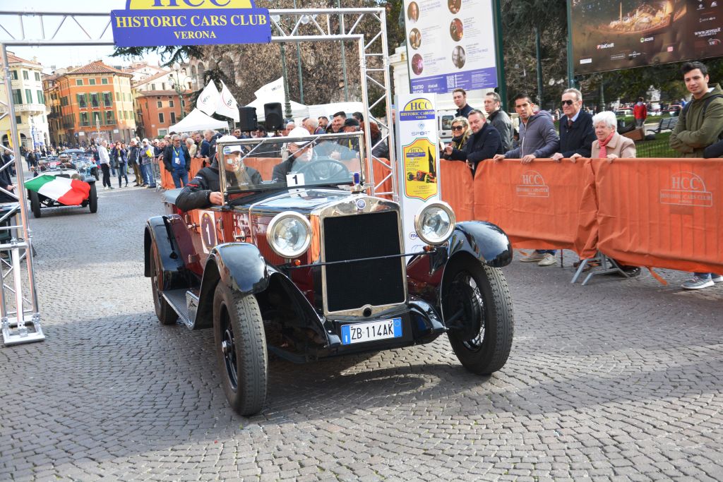 Le auto storiche a Verona per sostenere Telethon