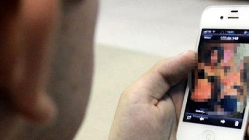 Pedopornografia online, video di minori scambiati su WhatsApp: indagini anche a Verona
