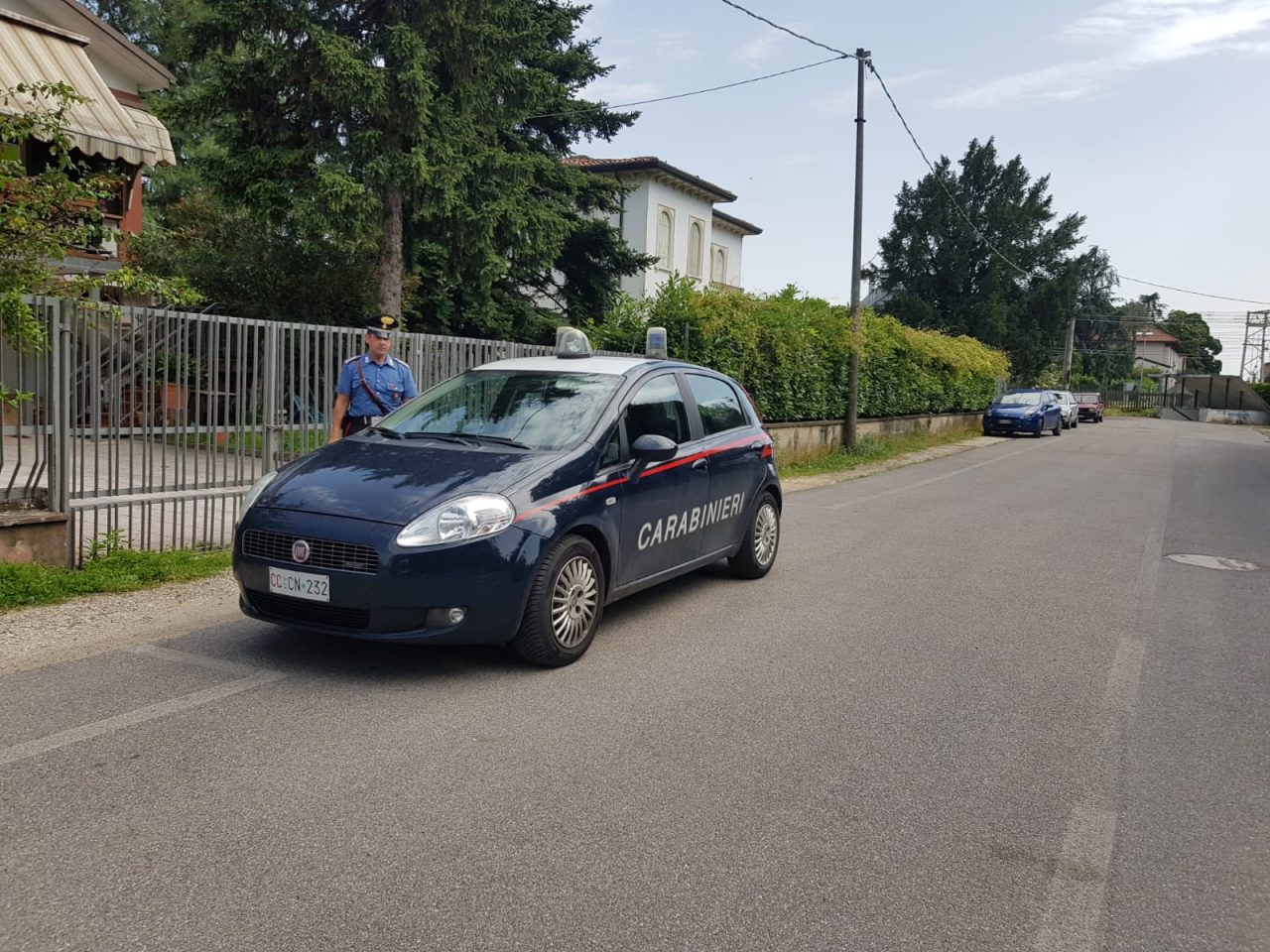 Soave, esce per un quarto d’ora e si ritrova il ladro in casa