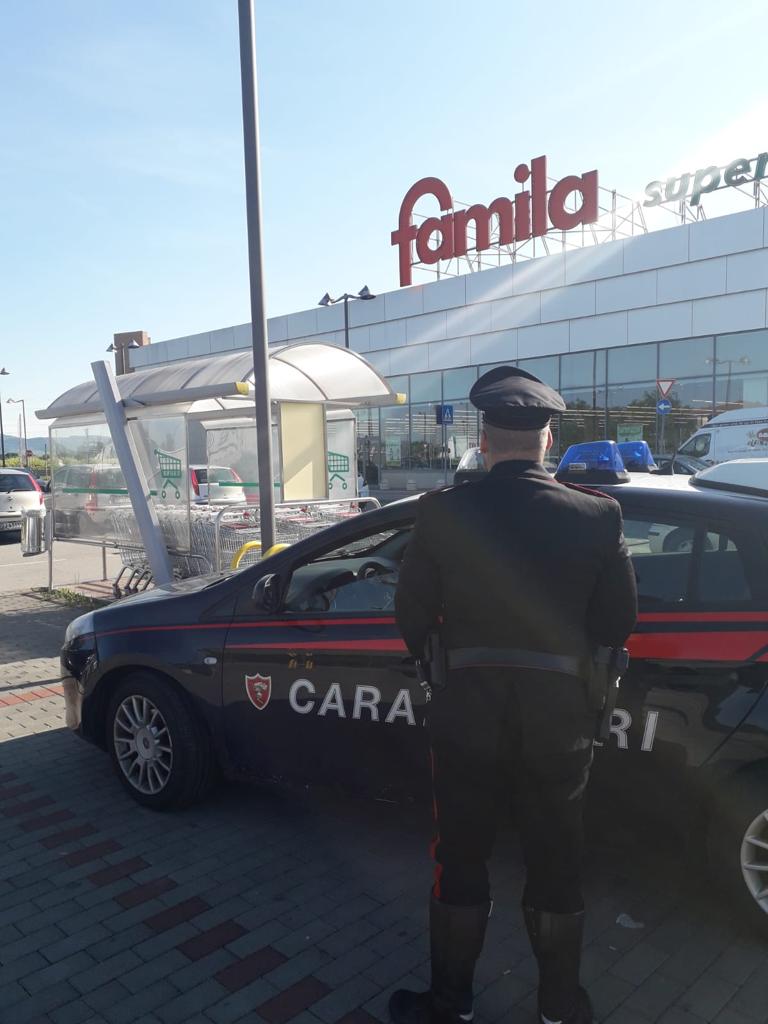 Marocchino ruba all’Iperfamila di Caldiero e aggredisce il direttore