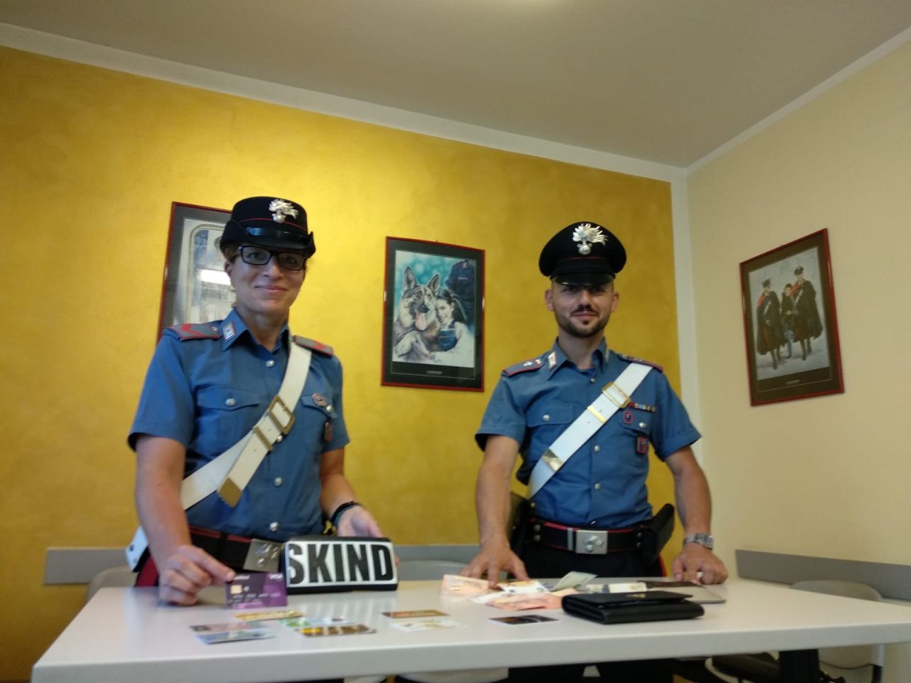 Rubavano al mercato: arrestate due borseggiatrici a Lazise