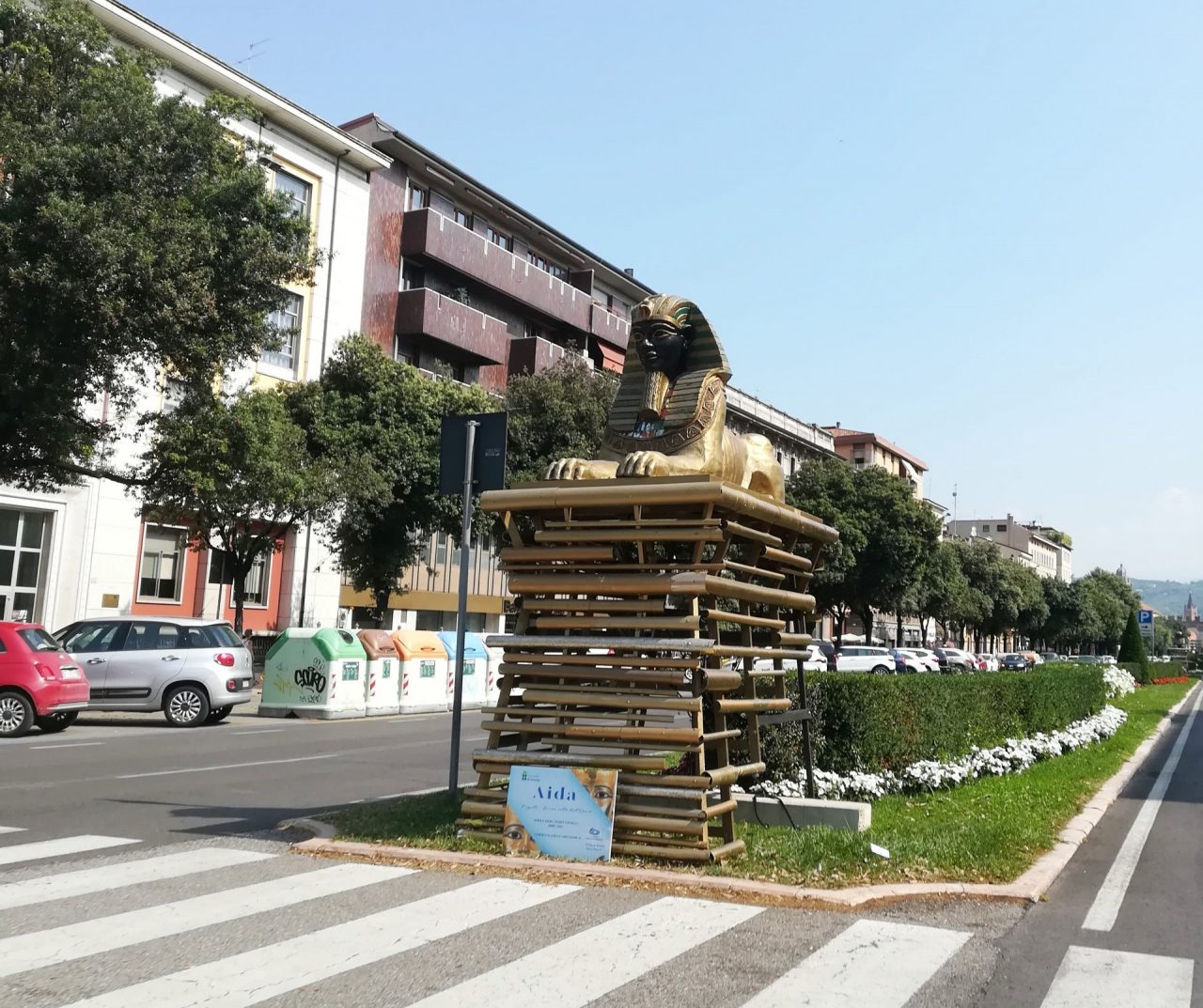 Completato l’allestimento delle scenografie areniane in giro per Verona FOTO