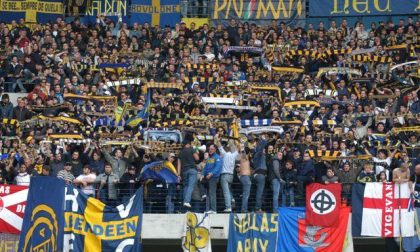 Hellas Verona festeggia con cori nazisti in piazza Brà