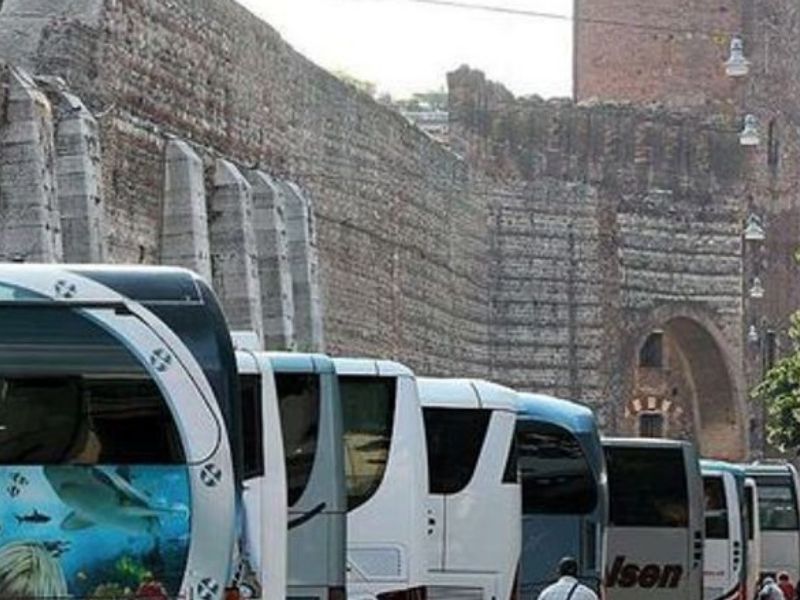 Nuove tariffe per i bus turistici per incentivare la permanenza in città