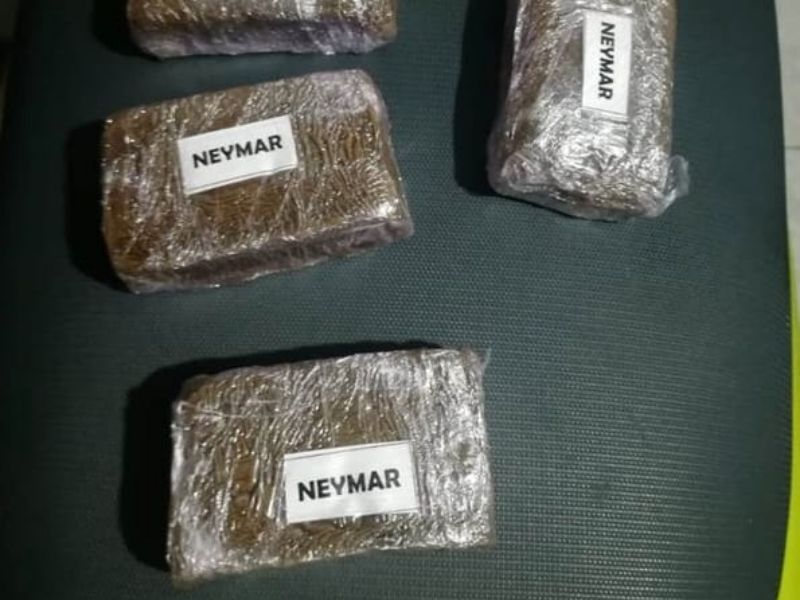 Villafranchese arrestato per spaccio, i panetti di droga erano “griffati” Neymar