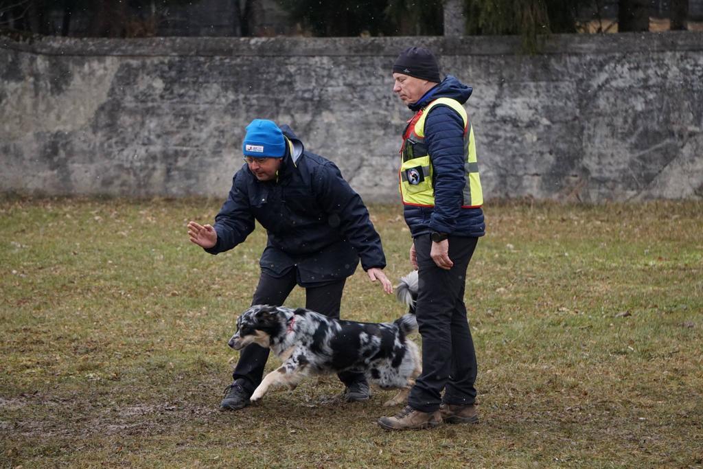 Enea Dalla Pellegrina e Maverick parteciperanno a Parigi ai campionati mondiali per i cani da soccorso. 