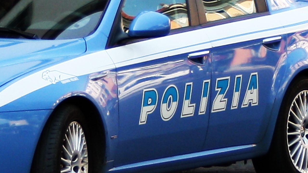 Marocchino con ordine di espulsione aggredisce in modo grave i passanti