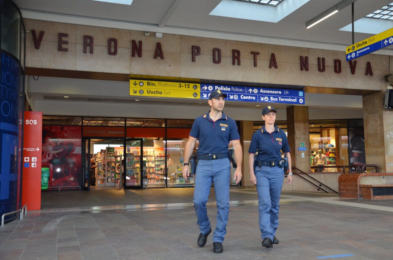 Spacciatore fermato in treno con 300 grammi di hashish