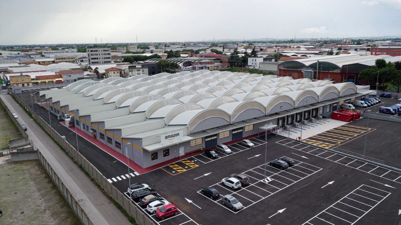 Amazon: inaugurato il nuovo centro di smistamento di Verona