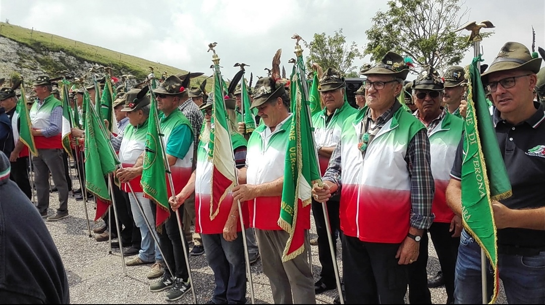 Penne Nere: la festa del Tricolore a Conca dei Parpari