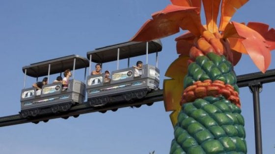 Si rovescia il trenino del Movieland, sette feriti