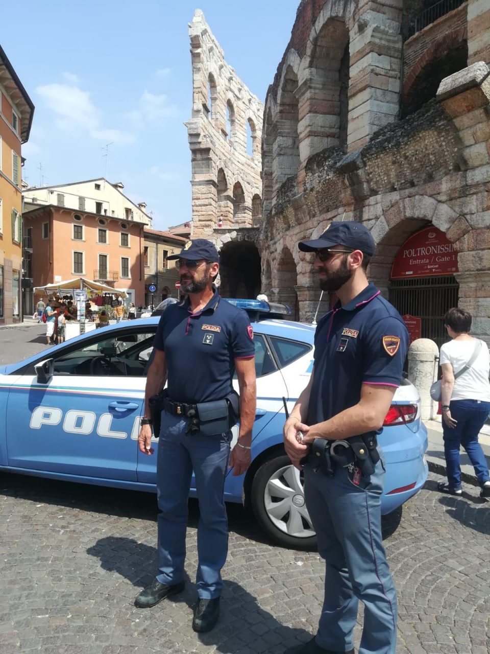 Rumeno tenta di rubare in un appartamento: beccato mentre fugge