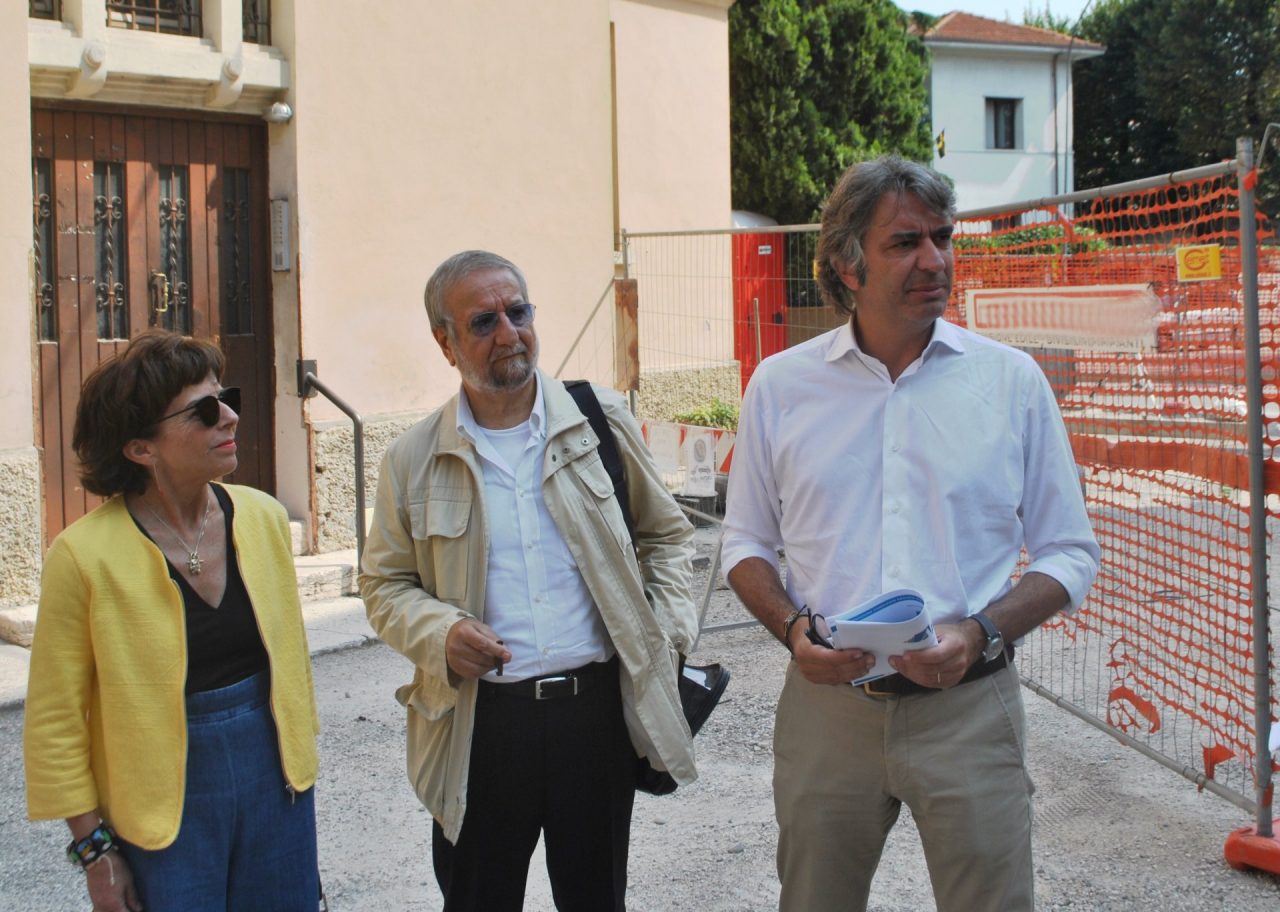 Case Agec nuovi cancelli elettrici in Via Volturno