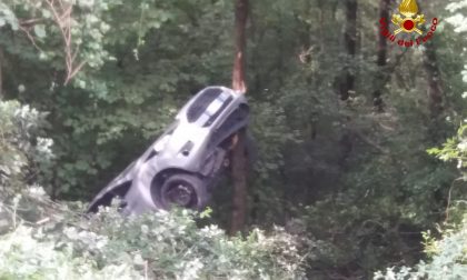 Auto cade in un dirupo a Grezzana