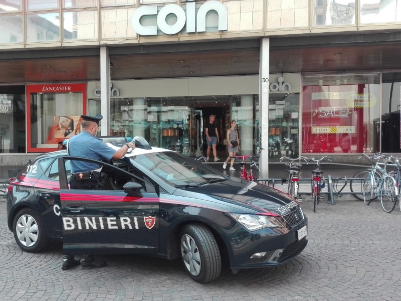 Furto in un negozio del centro di Verona