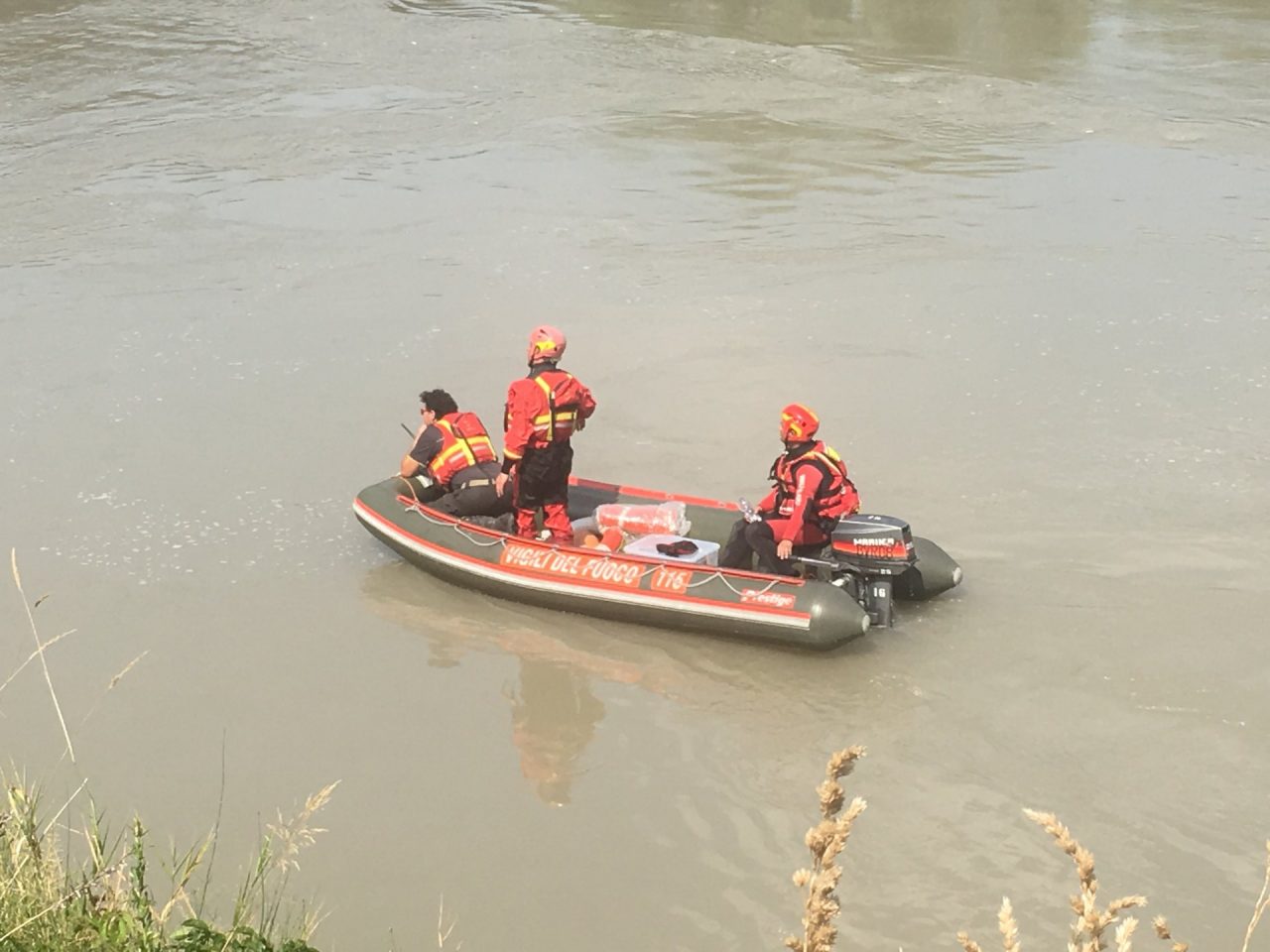Vigili del Fuoco cercano un uomo che si sarebbe lanciato dal Ponte di Legnago