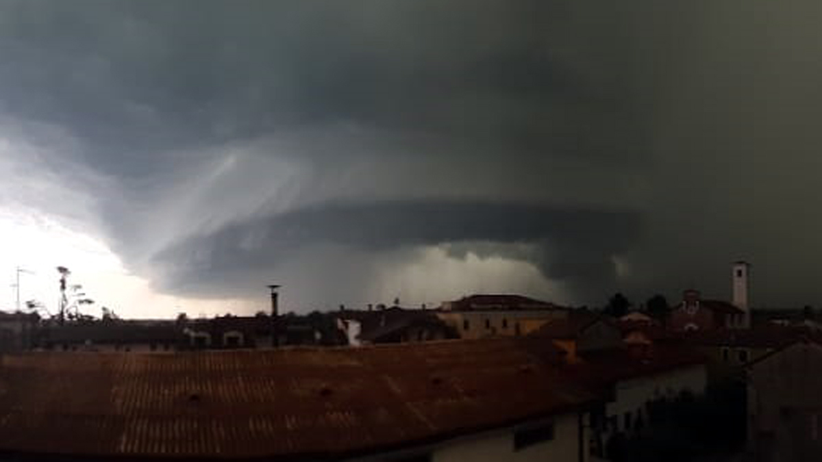 Altro downburst sulla Bassa, altra bufera: danni ingenti FOTO