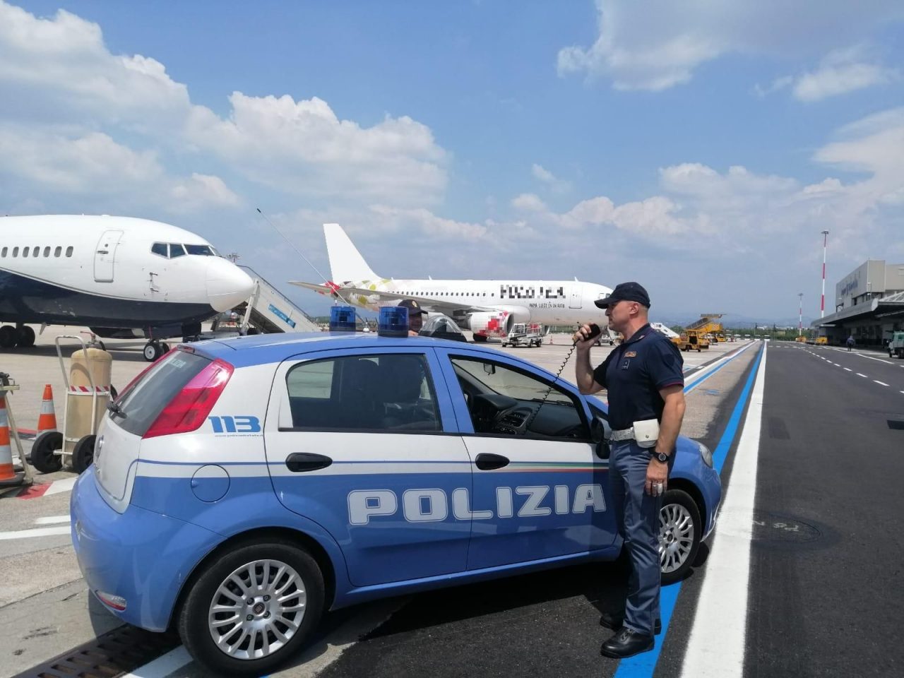 Documenti falsi in aereoporto: arrestata donna iraniana