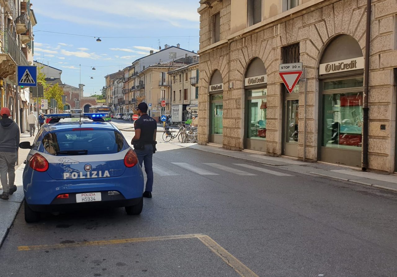 Aggredisce un agente di Polizia arrestano un cittadino ghanese