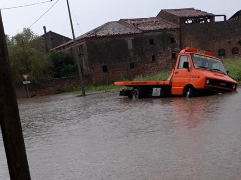 Allagamenti nella Bassa, strade come fiumi a Minerbe FOTO