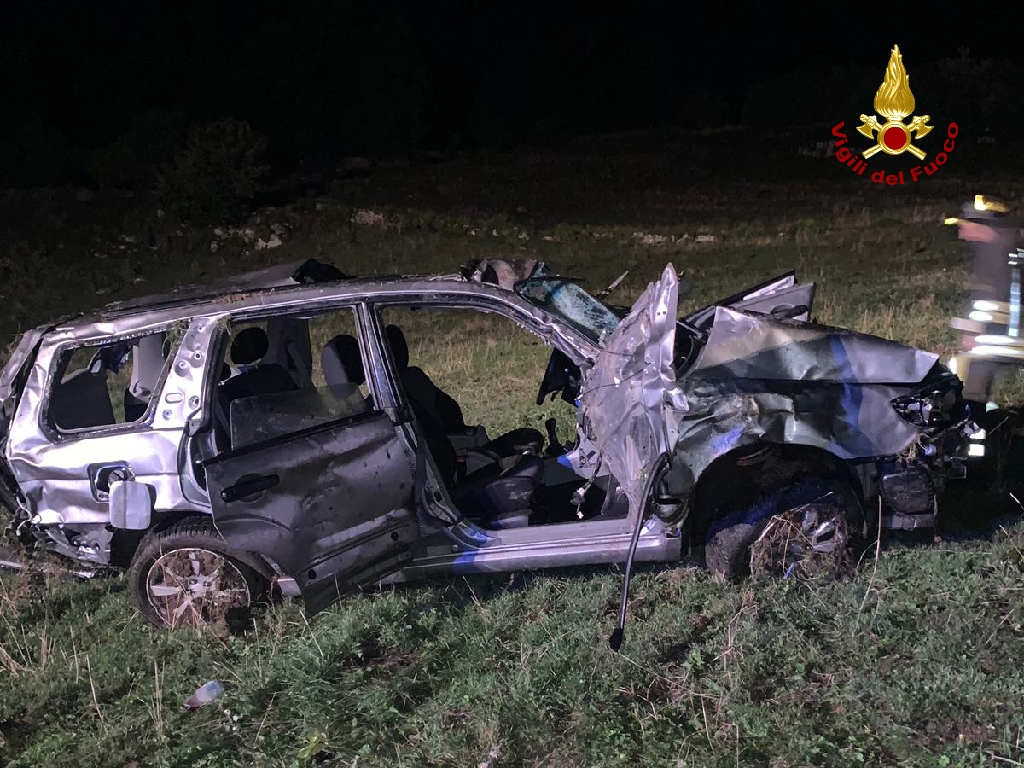 Tragedia a Boscochiesanuova: cinque giovani gravissimi e uno deceduto