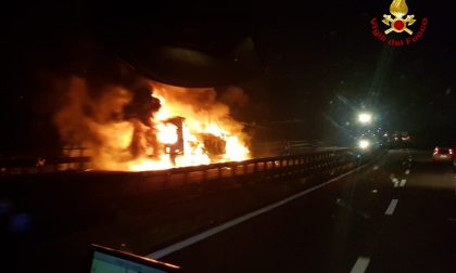 Camion prende fuoco in A22: chiuso il tratto tra Ala Alvio e Affi FOTO