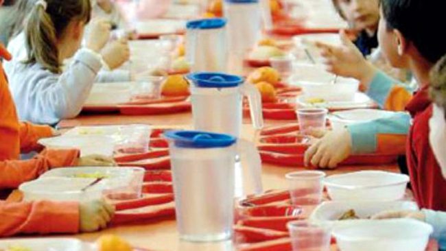 Problema morosi addio: mensa gratis in tutte le scuole, in Lombardia il primo Comune