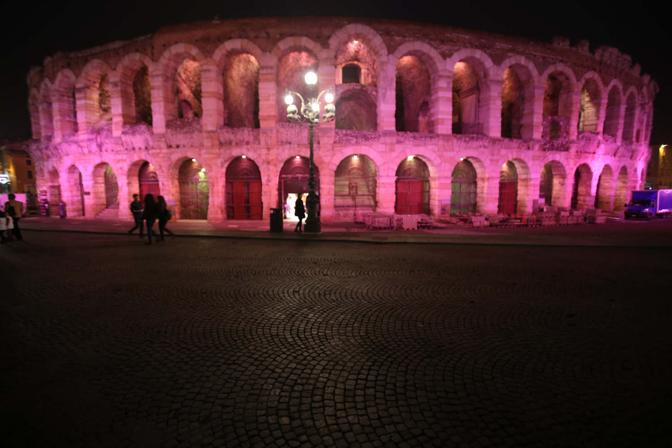 L’Arena di Verona tutta rosa per la prevenzione del tumore al seno