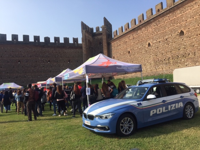Polizia di Stato al Carosello con le Divise di Villafranca