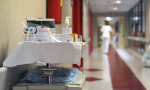 Famiglia no vax di Trieste positiva al Covid: 45enne incinta in gravi condizioni trasferita a Borgo Trento